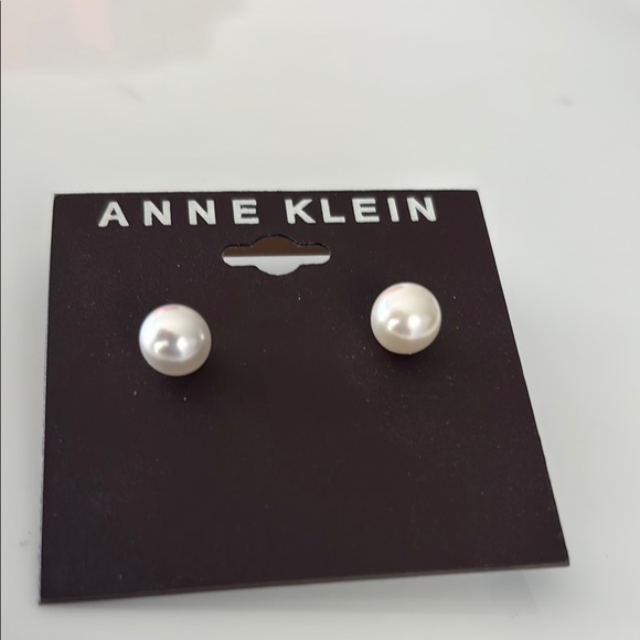 Anne Klein Pearl‎ Stud Earrings - Picture 5 of 8